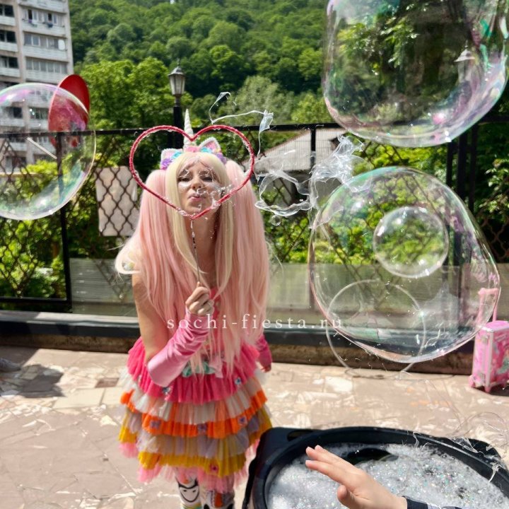 Шоу мыльных пузырей в Махачкале