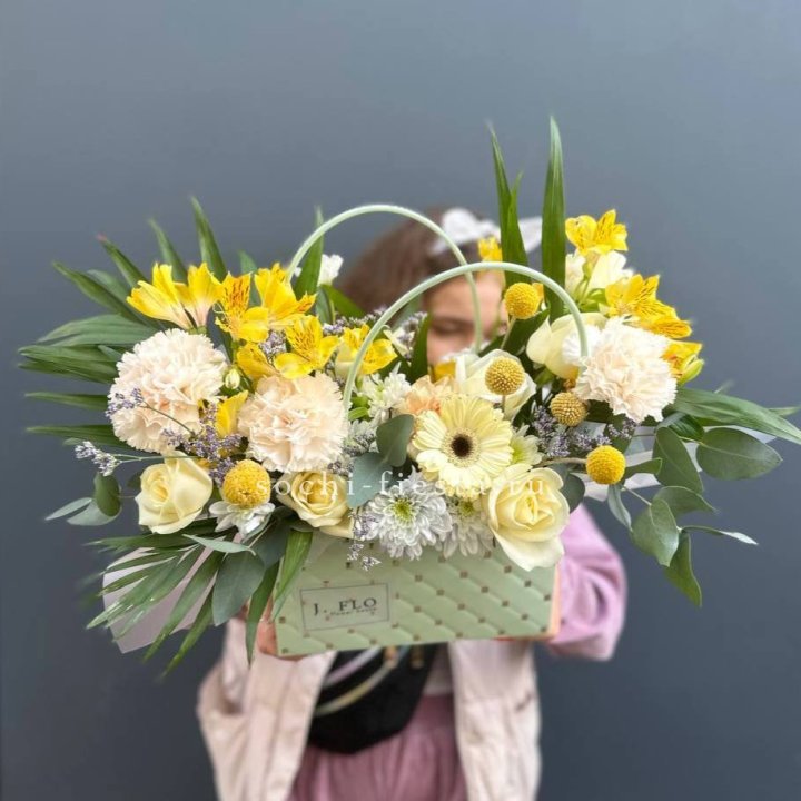 Сумочка с розами "Эпиа" в Махачкале