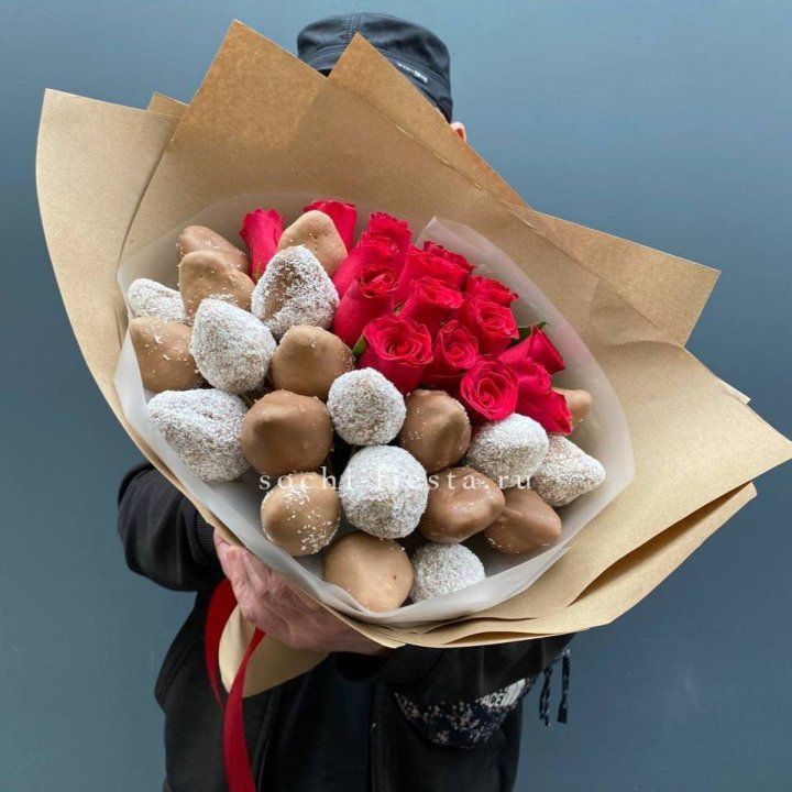 Розы и клубника в шоколаде Мерси в Махачкале