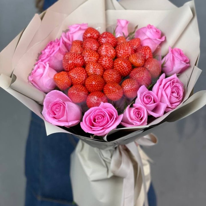 Клубника и розы в Махачкале
