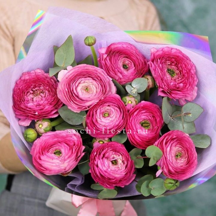 Ранункулюсы с эвкалиптом №2 в Махачкале