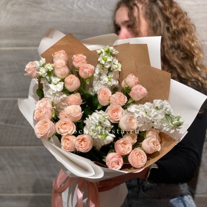 Букет бомбасти и маттиола в Махачкале