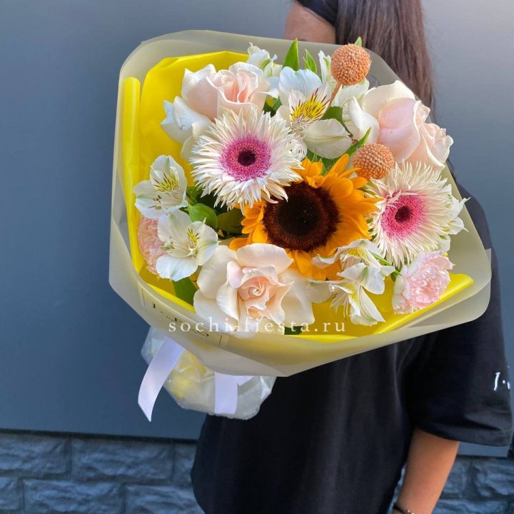 Букет с подсолнухом "Елоу" в Махачкале