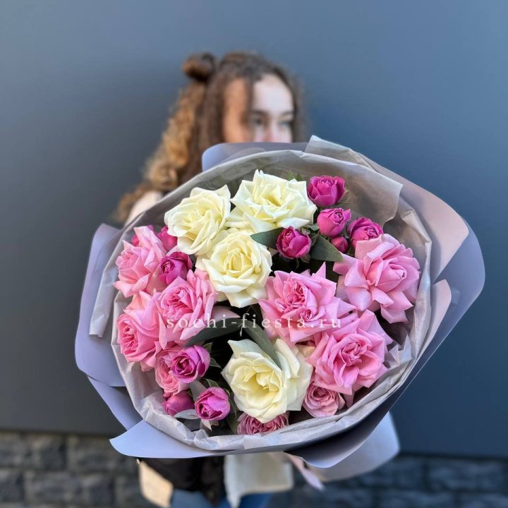 Букет французских и пионовидных роз в Махачкале