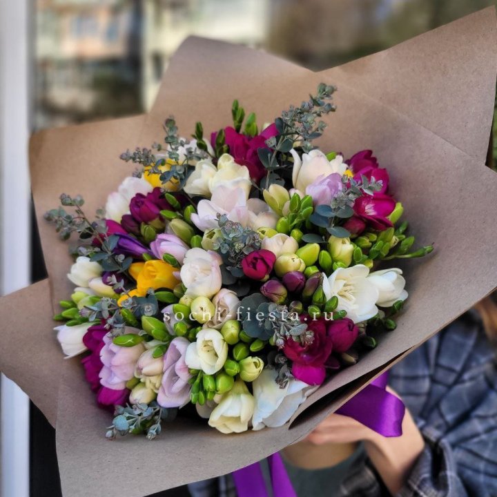 Букет фрезий "Радуга" в Махачкале