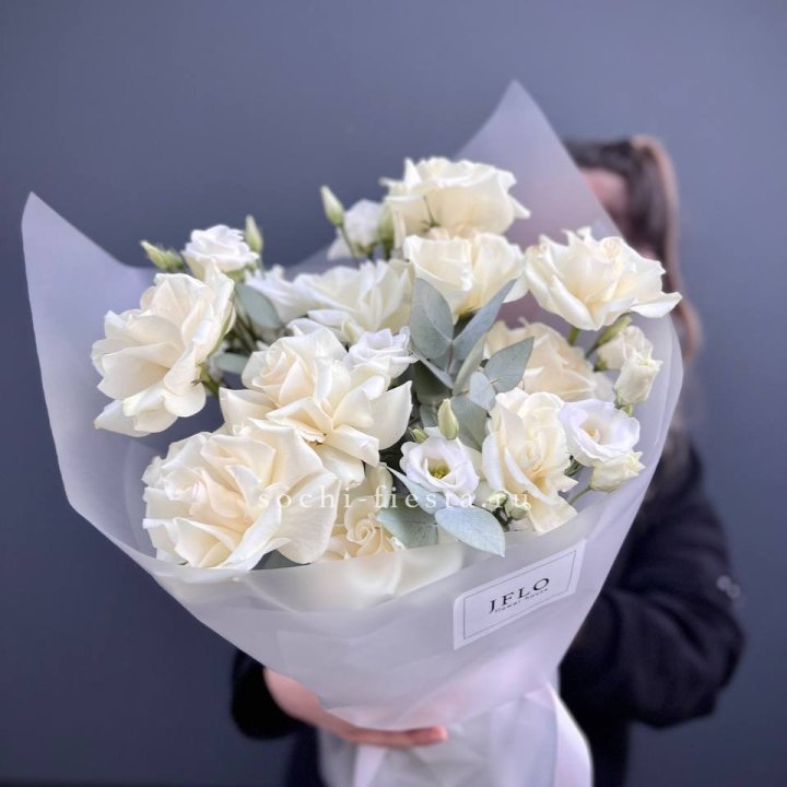 Букет французских роз и эустомы  в Махачкале