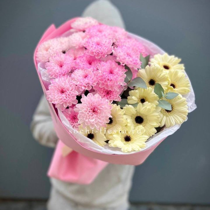 Дуо хризантем и гербер в Махачкале