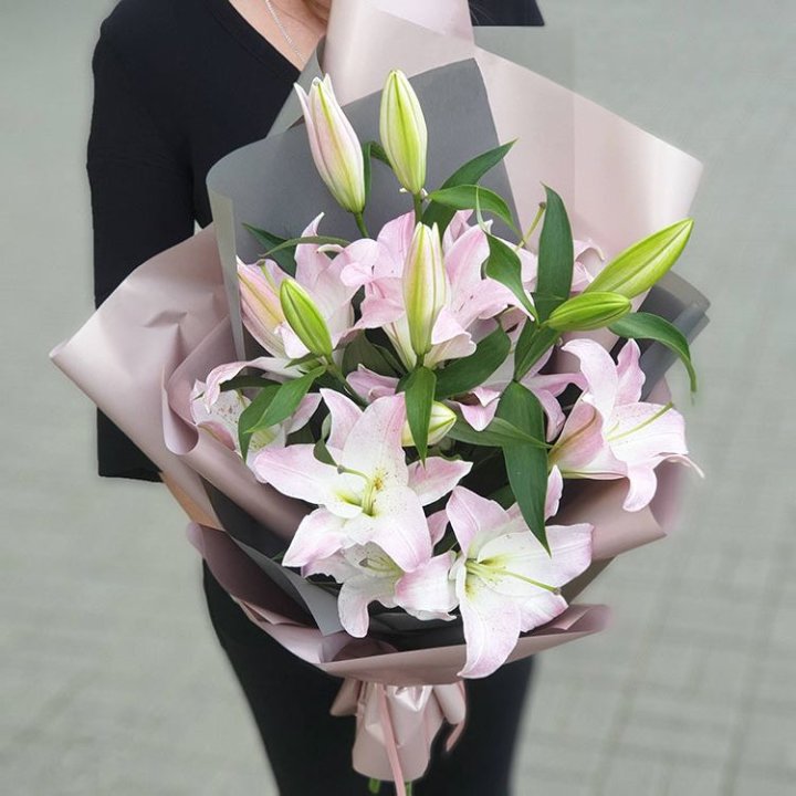 Букет розовых лилий в Махачкале