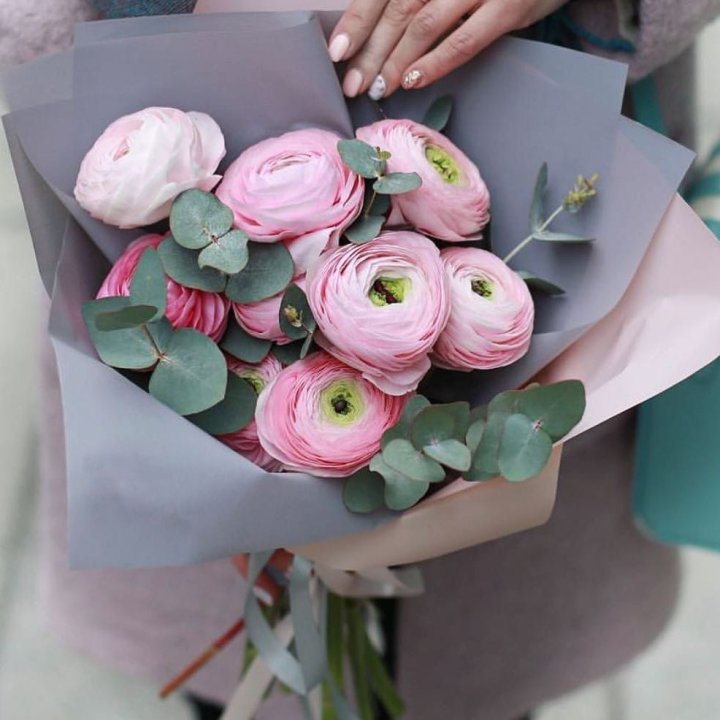 Ранункулюсы с эвкалиптом №1 в Махачкале