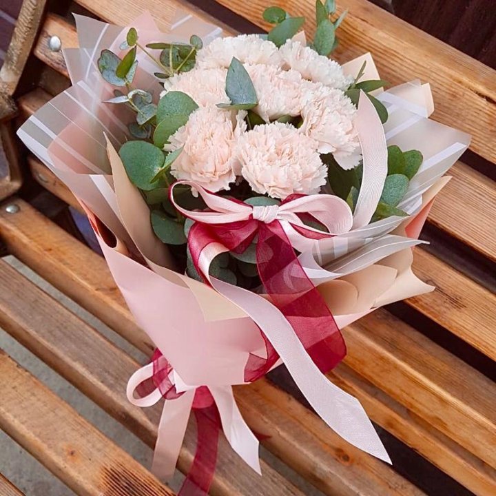 Диантусы с эвкалиптом в Махачкале