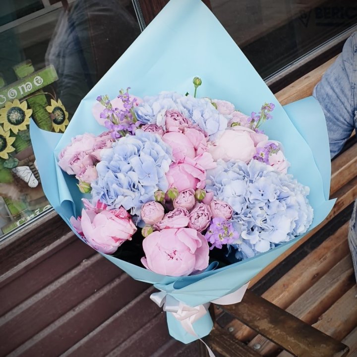 Букет с гортензиями "Блубери" в Махачкале