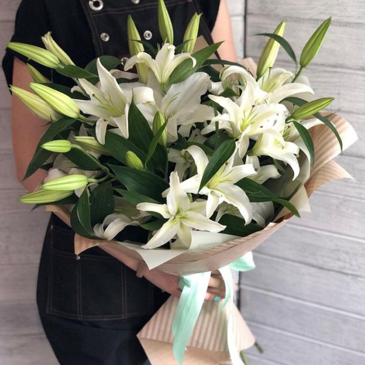 Букет белых лилий в Махачкале
