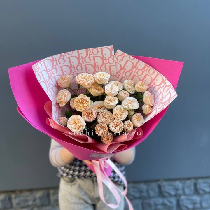 9 пионовидных роз в Махачкале