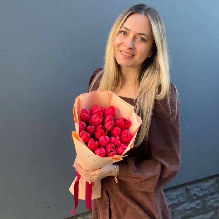  19 красных тюльпанов в Махачкале