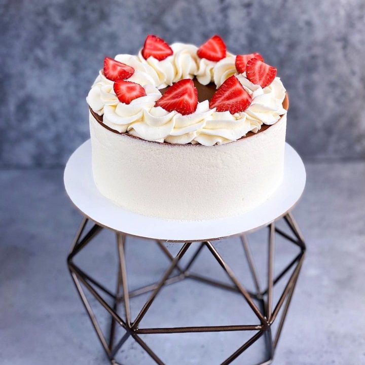 Торт "Клубника со сливками" в Махачкале