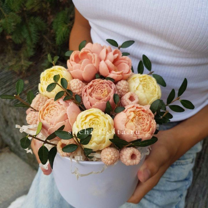 Шоколадный букет с ягодами в Махачкале