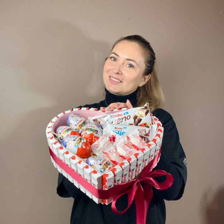 Подарочный набор сердце с Киндерами в Махачкале