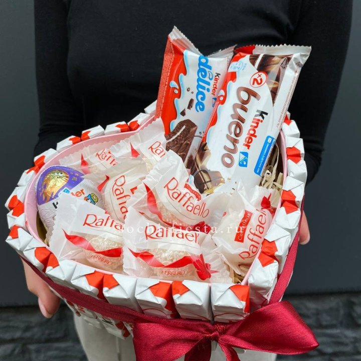 Подарочный набор сердце с Киндерами и Рафаэлло в Махачкале