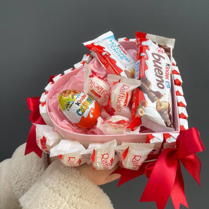 Бокс киндерами и раффаэлло в Махачкале