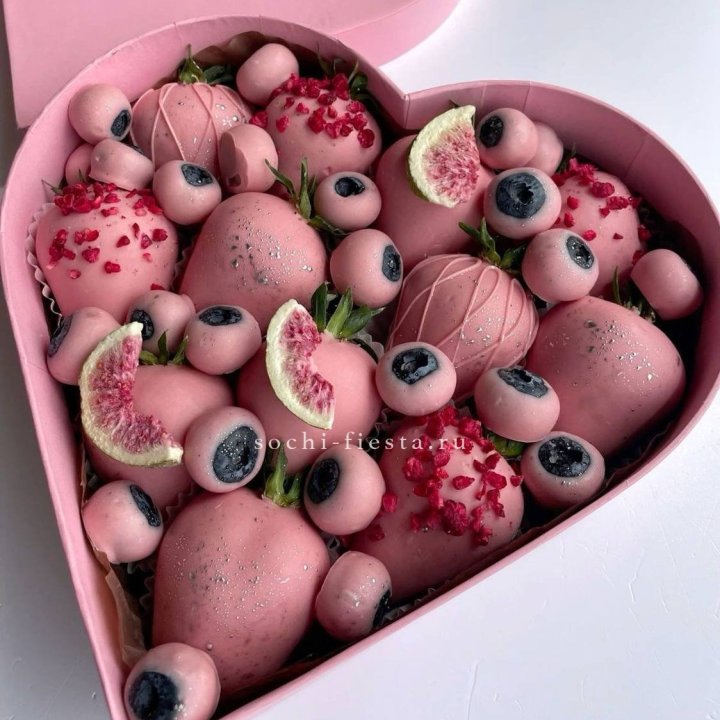 Клубника в шоколаде Сердце в Махачкале