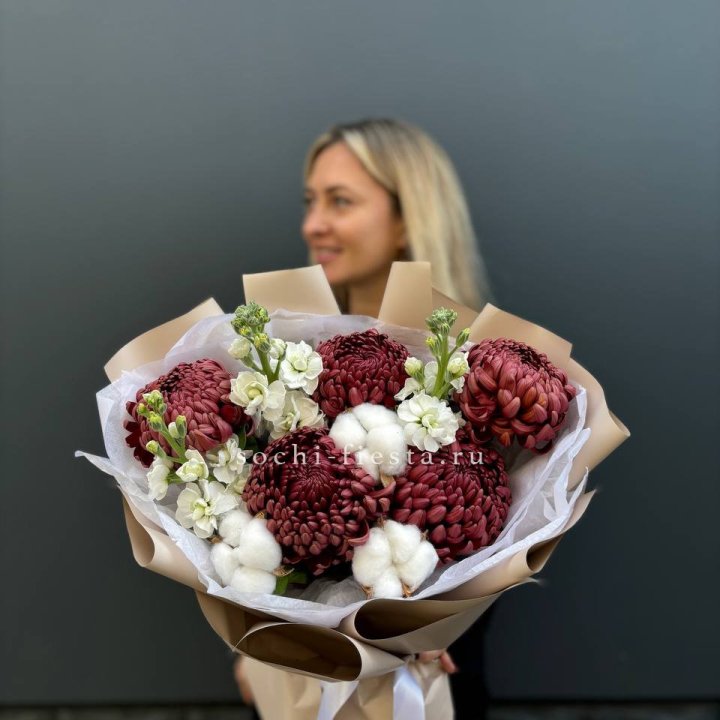 Хризантемы с маттиолой в Махачкале