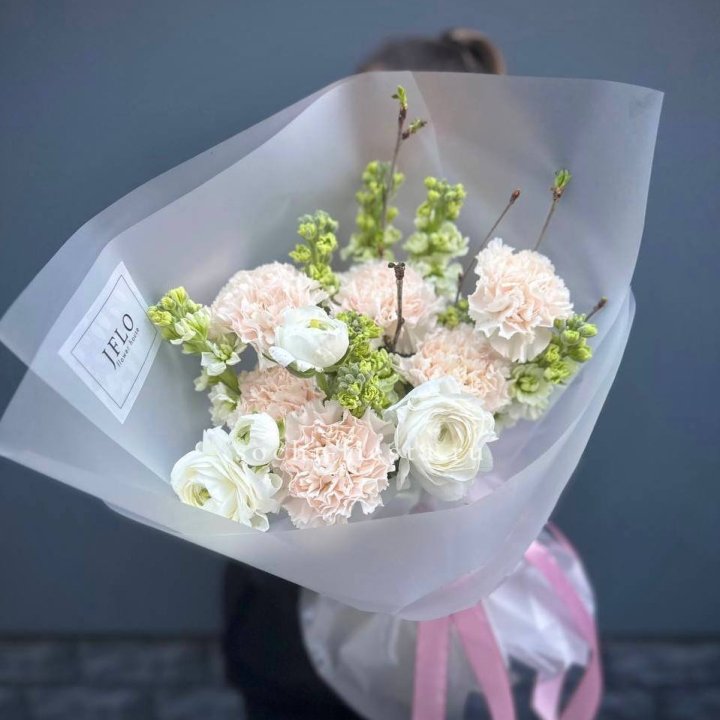 Букет маттиолы и ранункулюсов  в Махачкале