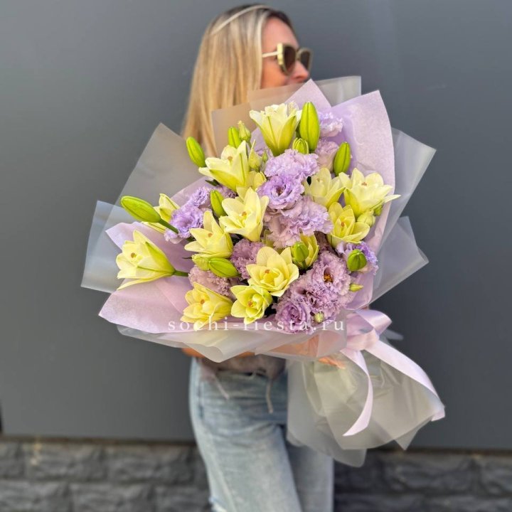  Букет лилий и эустом в Махачкале