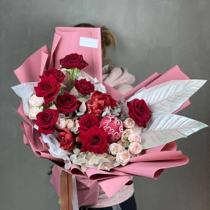 Дизайнерский букет "Ред Вильвет" в Махачкале