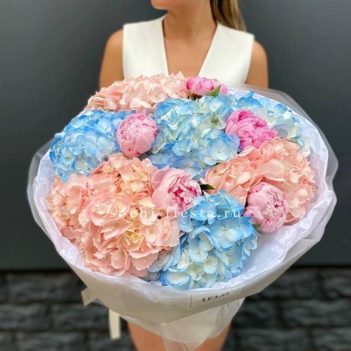 Дуобукет гортензии с пионами  в Махачкале
