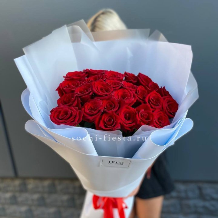 25 высоких роз  в Махачкале