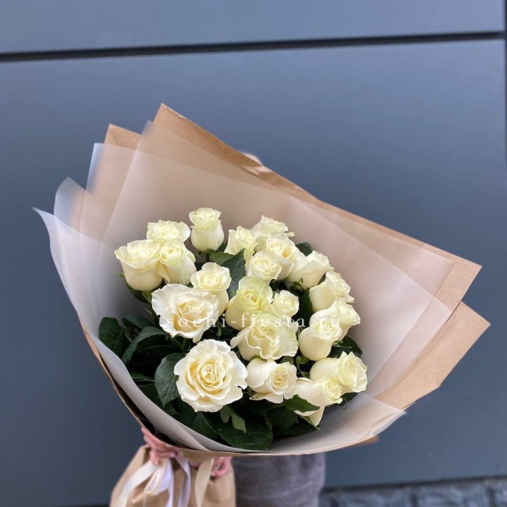  Букет  высоких белых роз   в Махачкале