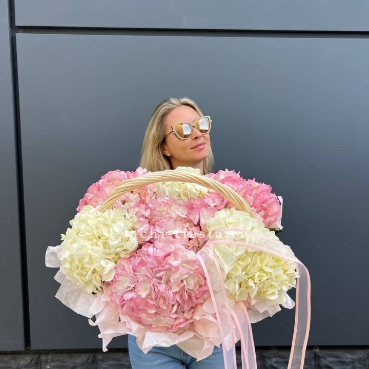 7 гортензий в корзине в Махачкале