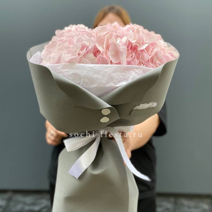  Букет  пиджачок из 5 гортензий в Махачкале