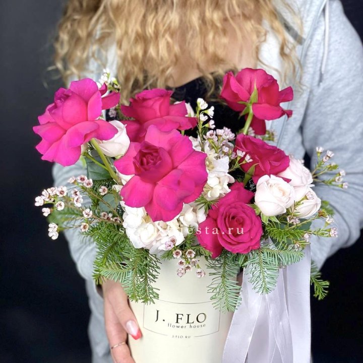 Новогодняя композиция в коробке пинк розе в Махачкале