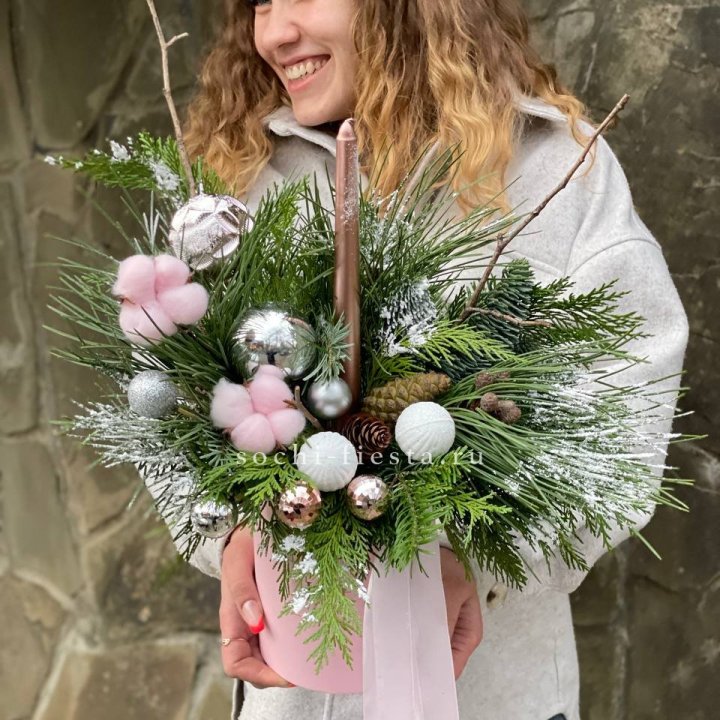 Новогодняя композиция в коробке пинк в Махачкале