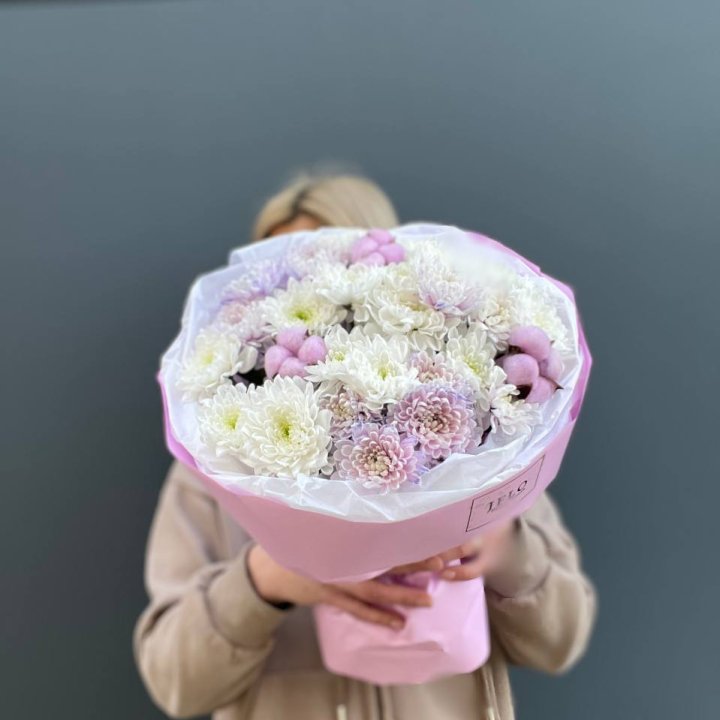 7 нежных хризантем в Махачкале