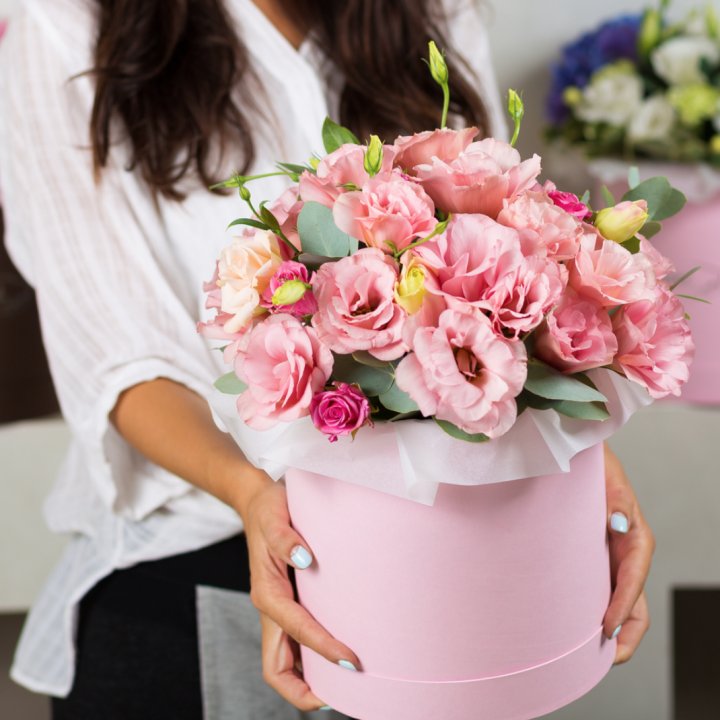 Эустома в шляпной коробке в Махачкале