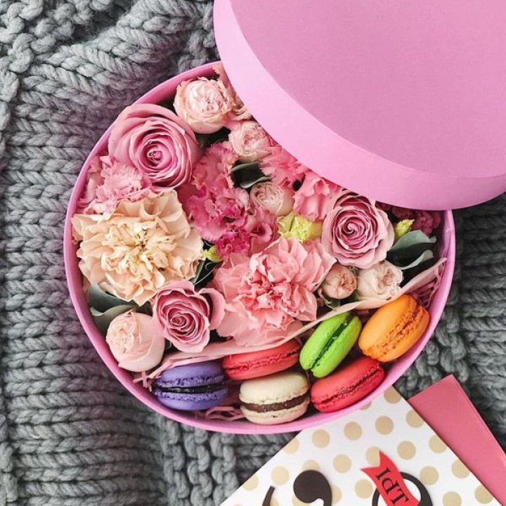 Цветочный бокс пинк в Махачкале