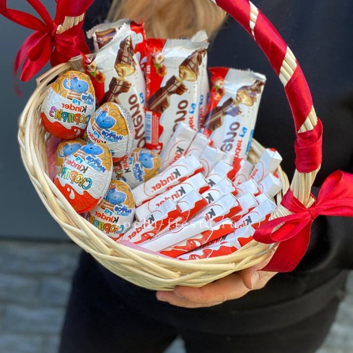 Корзина с киндерами  в Махачкале