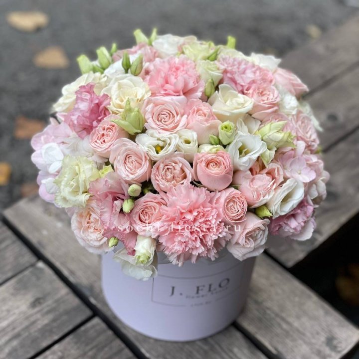 Цветочный бокс "Люксур" в Махачкале