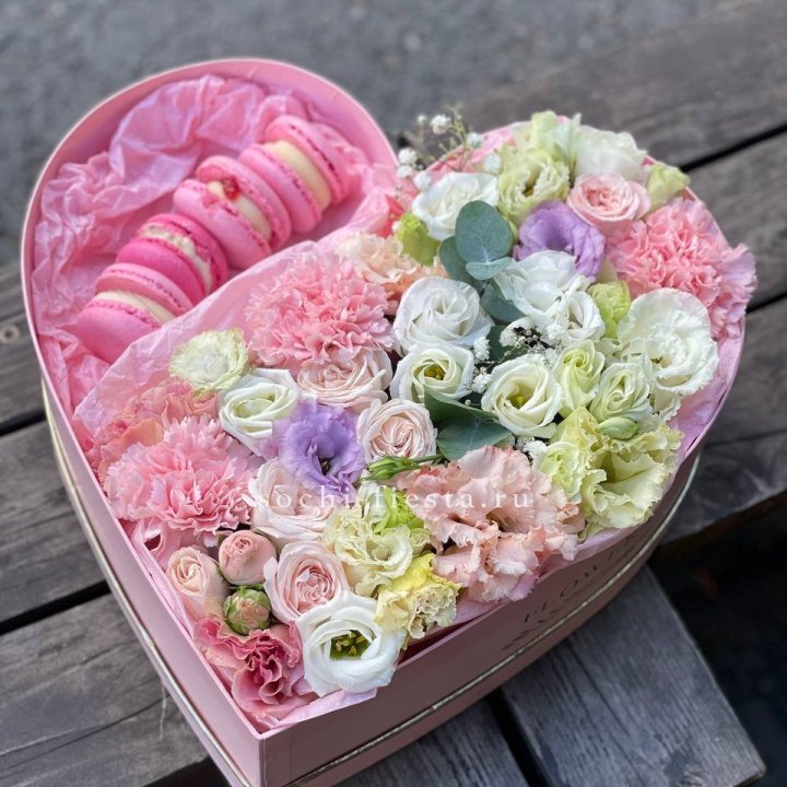 Бокс-сердце с макарон "Пинк" в Махачкале