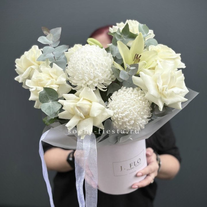 Цветы в шляпной коробке  в Махачкале