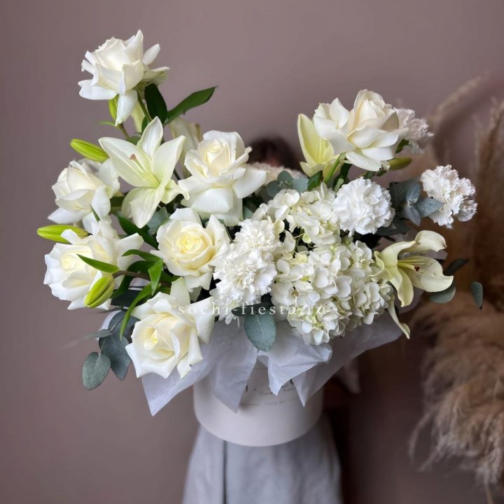 Цветочный бокс "Вайт дримс" в Махачкале