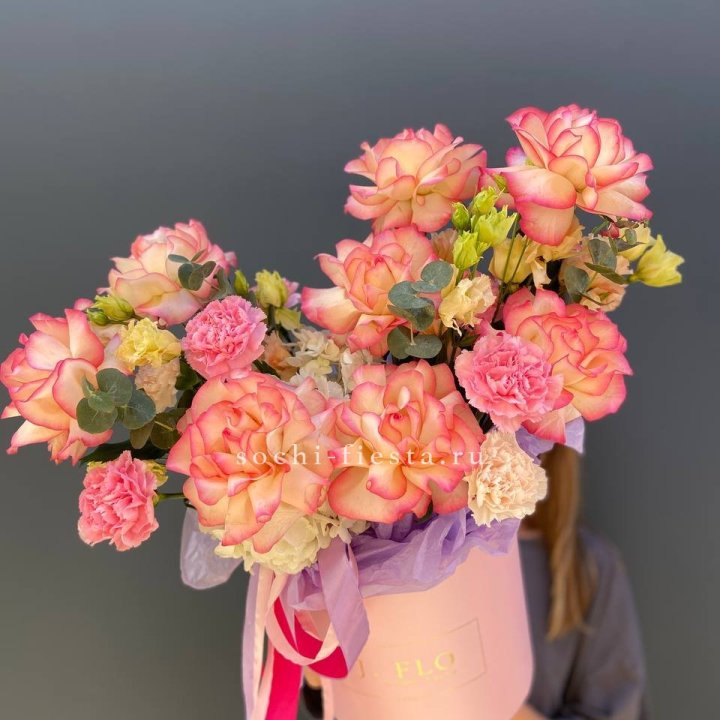 Бокс нежный с розами в Махачкале