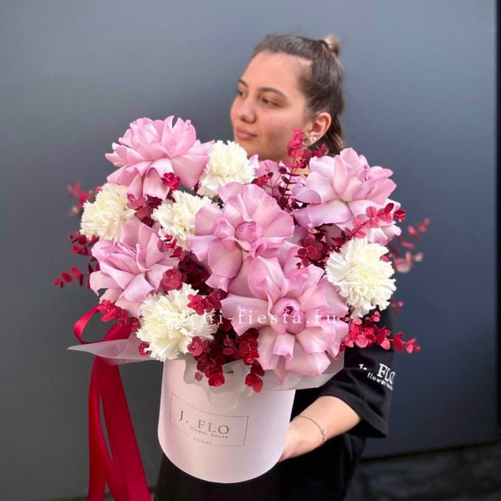 Бокс с французскими розами "Вела вита" в Махачкале