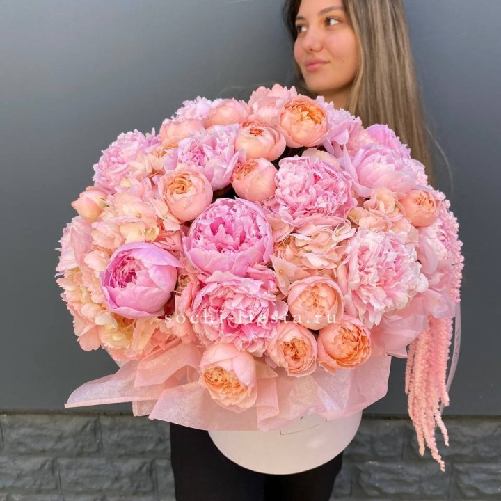 Коробка с пионами "Дабл фловер" в Махачкале