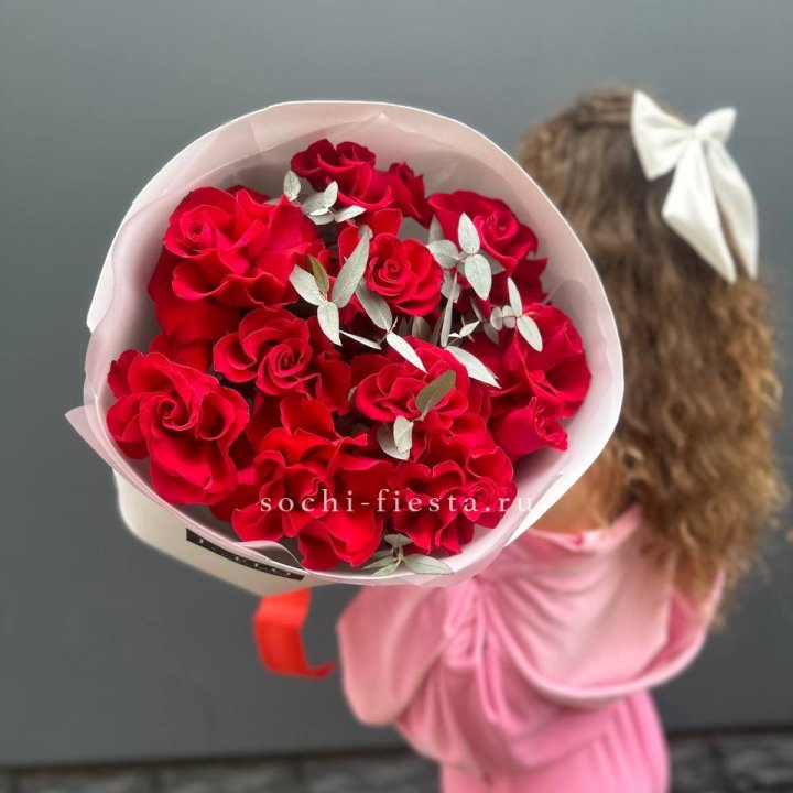 11 Красных французских роз в Махачкале