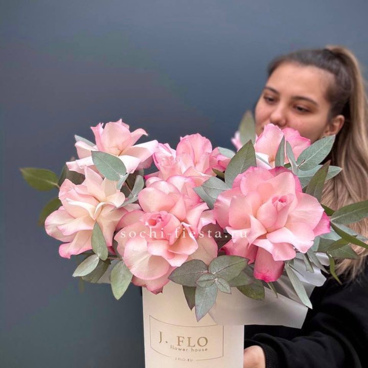 7 Французских роз в боксе в Махачкале