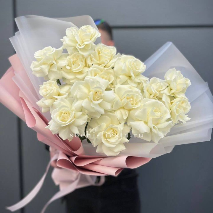 Букет из 15 французских роз Вайт дрим в Махачкале
