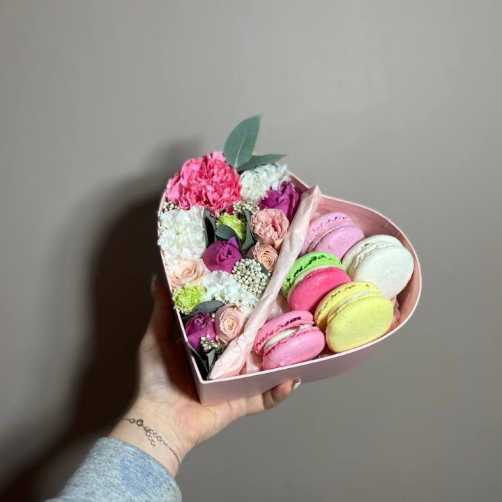 Дуо цветы и макаронсы в Махачкале